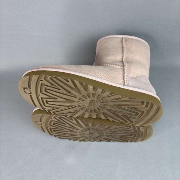 Women's UGG Boots Classic Short Baby Pink Perforated Sz 7 Festival Boho Rare! - Picture 15 of 16